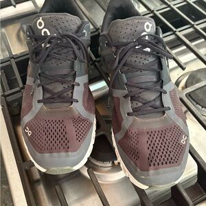 On Cloud Running Black and Gray Sneakers